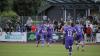 Der SV Schwabegg (lila Trikots) schlägt den SV Echsheim in der ersten Runde der Relegation. Jetzt geht es gegen Türkspor Augsburg II.