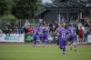 Der SV Schwabegg (lila Trikots) schlägt den SV Echsheim in der ersten Runde der Relegation und darf weiter auf den Klassenerhalt hoffen.