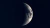 Der Mond ist als Sichel im Nachthimmel über Tschechien zu sehen. (Symbolbild)