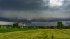 Drohende Gewitterwolken über der Biberbacher Wallfahrtskirche