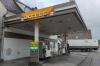 Die Access-Tankstelle in Günzburg. An zwei Tagen wurden zwei Tankstellen im Landkreis Günzburg ausgeraubt. Gibt es einen Zusammenhang zwischen den Taten?