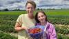Birgit Wiedemann (49) mit Julia (11).