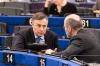 David McAllister (CDU, Fraktion EVP), Vorsitzender des Ausschuss für auswärtige Angelegenheiten (AFET), spricht mit Manfred Weber (CSU), Fraktionsvorsitzender der EVP.