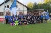 Der FSV Großaitingen (blaue Trikots) schlägt die SG Hurlach/Obermeitingen und steigt in die Kreisklasse auf.