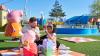 Bei „Peppas Familienabenteuer Weltreise" wird der Peppa Pig Park Günzburg vom 10. Juni bis 31. Juli zu einem bunten Reiseabenteuer, gemacht für die allerjüngsten Gäste.