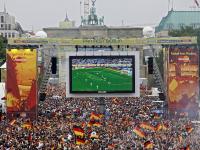 Die Fanmeile am Brandenburger Tor war 2006 bestens gefüllt. (Archivbild)