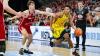 Alba-Youngster Jack Kayil im Duell mit Bambergs Zach Ensminger