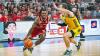 Bambergs Cobe Williams versucht an Albas Justin Bean vorbei zu ziehen