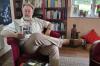 In seinem gemütlichen Zuhause in der ländlichen Idylle Gempfings entstehen seine kriminellen Geschichten: Autor Mick Saunter.
