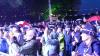 Die Besucherinnen und Besucher beim Wudzdog-Festival waren für den Regen ausgestattet.