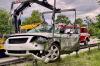 Von dem Auto ist nach dem Unfall auf der B17 nur ein Wrack übrig.