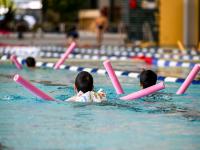 Zwanzig Prozent der Kinder im Alter von sechs bis zehn Jahren in Deutschland können nicht schwimmen, heißt es in einer Studie. Das Programm „Mach mit – Tauch auf!“ sollte dem entgegenwirken – vergebens, wie sich jetzt herausstellte.