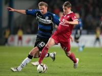 Ex-Profi Oliver Kirch (l) ist neuer Cheftrainer bei Arminia Bielefeld. (Archivbild)