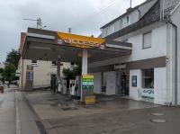 Die Access-Tankstelle war eine der Ziele der drei Teenager, die nach zwei mutmaßlichen Raubüberfällen von der Polizei festgenommen wurden.