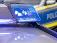 Ein unbekannter Fahrer hat ein Auto in Nördlingen beschädigt.