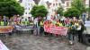 Die Gewerkschaft ver.di hat zum Streik und zur Kundgebung gegen eine Ausweitung der Ladenöffnungs- und damit der Arbeitszeiten der Beschäftigten im Handel und für einen Tarifabschluss, der die enormen Preissteigerungen berücksichtigt, aufgerufen.