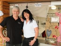 Jürgen und Petra Müller betreiben Cook's Partyservice - und öffnen in diesem Jahr den Biergarten auf der Kaiserwiese auch außerhalb der Feste.