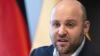 Frohnmaier kommt eben erst von einer umstrittenen Reise nach Russland zurück.