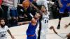 Jalen Brunson (vorne) erzielte den entscheidenden Punkt zum 105:104 seiner New York Knicks.