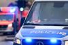 Beim Überbrücken eines Fahrzeugs ist es in Hirblingen zu einem schweren Unfall gekommen. Drei Menschen wurden verletzt, eine Frau und ihre kleine Tochter sehr schwer, ein Mann leichter. (Symbolbild)