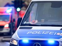 Beim Überbrücken eines Fahrzeugs ist es in Hirblingen zu einem schweren Unfall gekommen. Drei Menschen wurden verletzt, eine Frau und ihre kleine Tochter sehr schwer, ein Mann leichter. (Symbolbild)