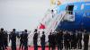 Auf dem Flughafen von Madrid wurde Leo XIV. von Spaniens König Felipe VI., dessen Frau Königin Letizia, und Regierungschef Pedro Sánchez begrüßt.