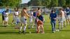Der FC Issing feierte den Aufstieg in die Kreisliga wie es sich gehört: Auch mit einer Bierdusche für Trainer Tobias Vief.