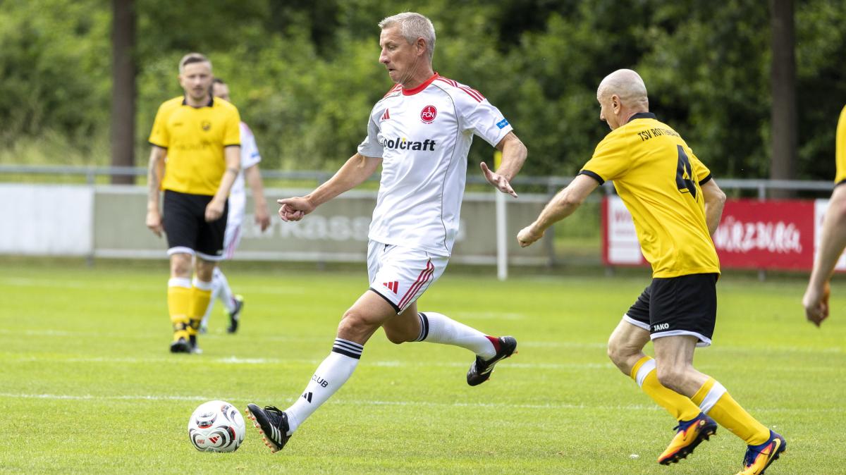 Club-Legenden-um-Marek-Mintal-feiern-beim-TSV-Rottenbauer-ein-Fu-ballfest-mit-ihren-Fans