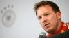 Musste Lennart Karl trösten: Bundestrainer Julian Nagelsmann