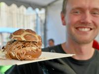 Gabelbach, Dorfplatz, 2. Street Food Night der Musikkapelle Gabelbach, Pulled Pork Burger