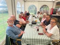 Über die App Meet5 treffen sich regelmäßig Mencshen aus der Region und gehen gemeinsam Essen, ins Kino oder zum Sport.