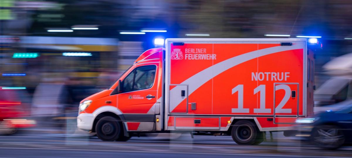 Tödlicher Verkehrsunfall auf der B 492 bei Giengen: 34-Jähriger prallt gegen Baum