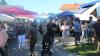 Jung und Alt tummeln sich bei dem geselligen Sommerfest in Apfeldorf.