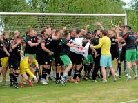 Riesenfreude bei der SGM Balzheim/Dietenheim. Ein Unentschieden reichte im Dreikampf um den Titel.