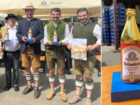 Beim Sudhausfest in Neuburg wurde an die Preisträger die goldene Juliusbierflasche überreicht.