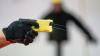Taser statt Pistole? Die bayerische Polizei will das nun auch für den Einsatz auf Streife testen. (Symbolbild)