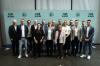 Die bayerischen "Club 100"-Mitglieder mit BFV-Präsident Christoph Kern (2.v.r.), Verbands-Ehrenamtsreferent Andreas Vogler (4.v.r.), DFB-Präsident Bernd Neuendorf (4.v.l.) und DFB-Vizepräsident Peter Frymuth (links). Sechster von links: Alfons Dußmann vom FC Marxheim/Gansheim.