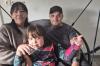 Gabriel ist schwer krank. Irreparable Hirnschäden wurden festgestellt. Seine Eltern Stefanie und Dominic Gmachmeir kämpfen nun um die Herausgabe wichtiger Unterlagen nach einer Herz-Operation.
