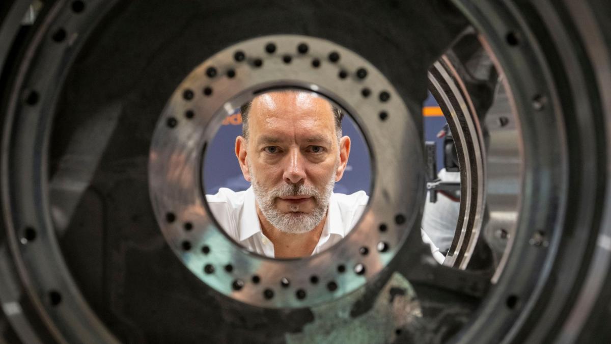 Renk-produziert-das-viertausendste-Getriebe-f-r-den-Kampfpanzer-Leopard