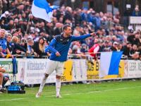 Spezielle Kulisse: Aichachs Trainer Markus Kurzhals beim Relegationsspiel in Affing.