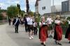 Der Krieger- und Soldatenverein Handzell hat sein 125-jähriges Bestehen gefeiert. Bei einem kleinen Umzug marschierten die Vereine und Ehrengäste zum Festgelände. ﻿