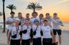 Party unter Palmen: Die Spieler des TSV Bobingen feiern am Strand auf Mallorca.