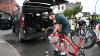 Fahrrad-Reparaturen beim Ironman in Hamburg.