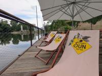 Neustart an der Gänstorbrücke: Das Ulmer Bootshaus wird zur „Schachtel“Ein buntes Multikonzept bringt nach Jahren des Leerstands wieder Leben auf das krisengebeutelte Gastro-Schiff.