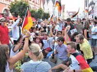 Das Sommermärchen bei der WM 2006 spielte sich auch in Dillingen ab: Nach dem dramatischen Viertelfinalsieg im Elfmeterschießen gegen Argentinien gab es in der Königstraße kein Durchkommen mehr.