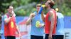 Englands Nationalspieler um Harry Kane (r) während einer Trinkpause. (Archivbild)