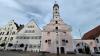 Die Außenfassade des Spitalgebäudes am Stadtplatz wird heuer geweißelt. Ab dem kommenden Jahr ist die Sanierung der Spitalkirche geplant.