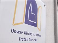 Schild an der Christuskirche in Donauwörth: Die evangelischen Gemeinden im Landkreis Donau-Ries stehen vor einer großen Strukturreform.