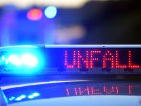Ein Autofahrer und ein Motorradfahrer sind am Montagmorgen in Affing zusammengestoßen.