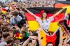 Große Public Viewings wird es bei der WM 2026 nicht geben. Dennoch zeigen einige Veranstalter aus dem Landkreis Augsburg die deutschen Spiele live auf der Leinwand.